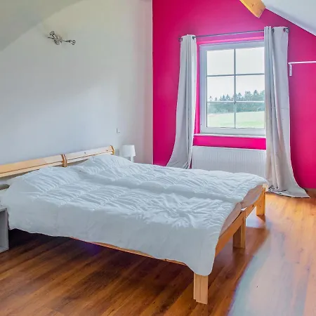 Spacious With Private Garden Near Lake In