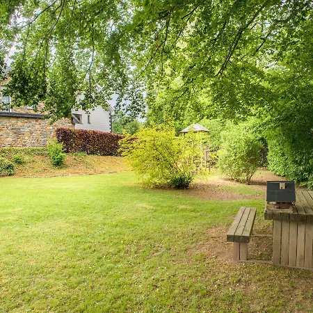 Hébergement de vacances Spacious With Private Garden Near Lake In