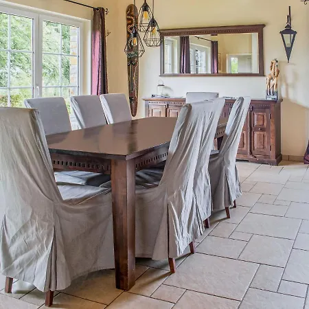 Spacious With Private Garden Near Lake In