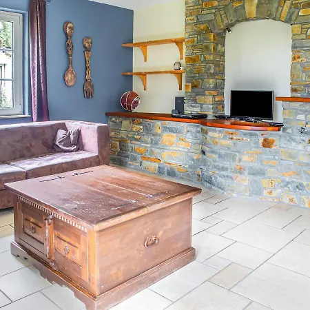 Spacious With Private Garden Near Lake In
